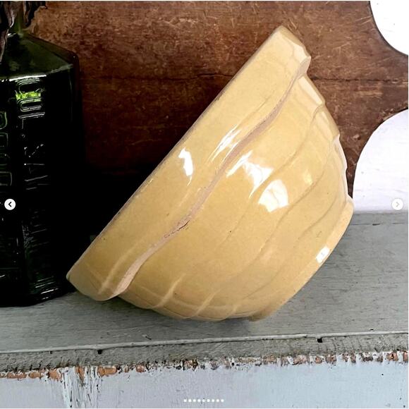Antique 1930s Yellowware Mixing Bowl Collared Rim Wavy Ridged Bands Beehive - Picture 2 of 9
